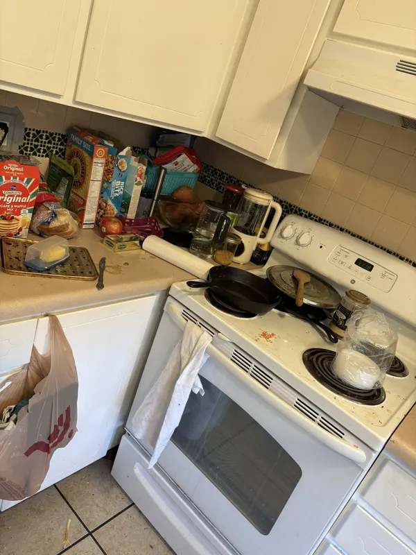 Kitchen before cleaning